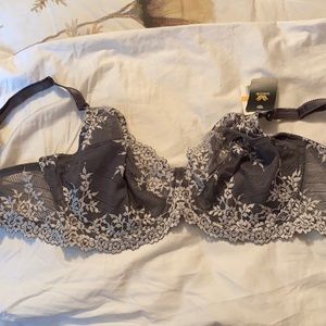 Never worn gray floral lace detail bra Wacoal
